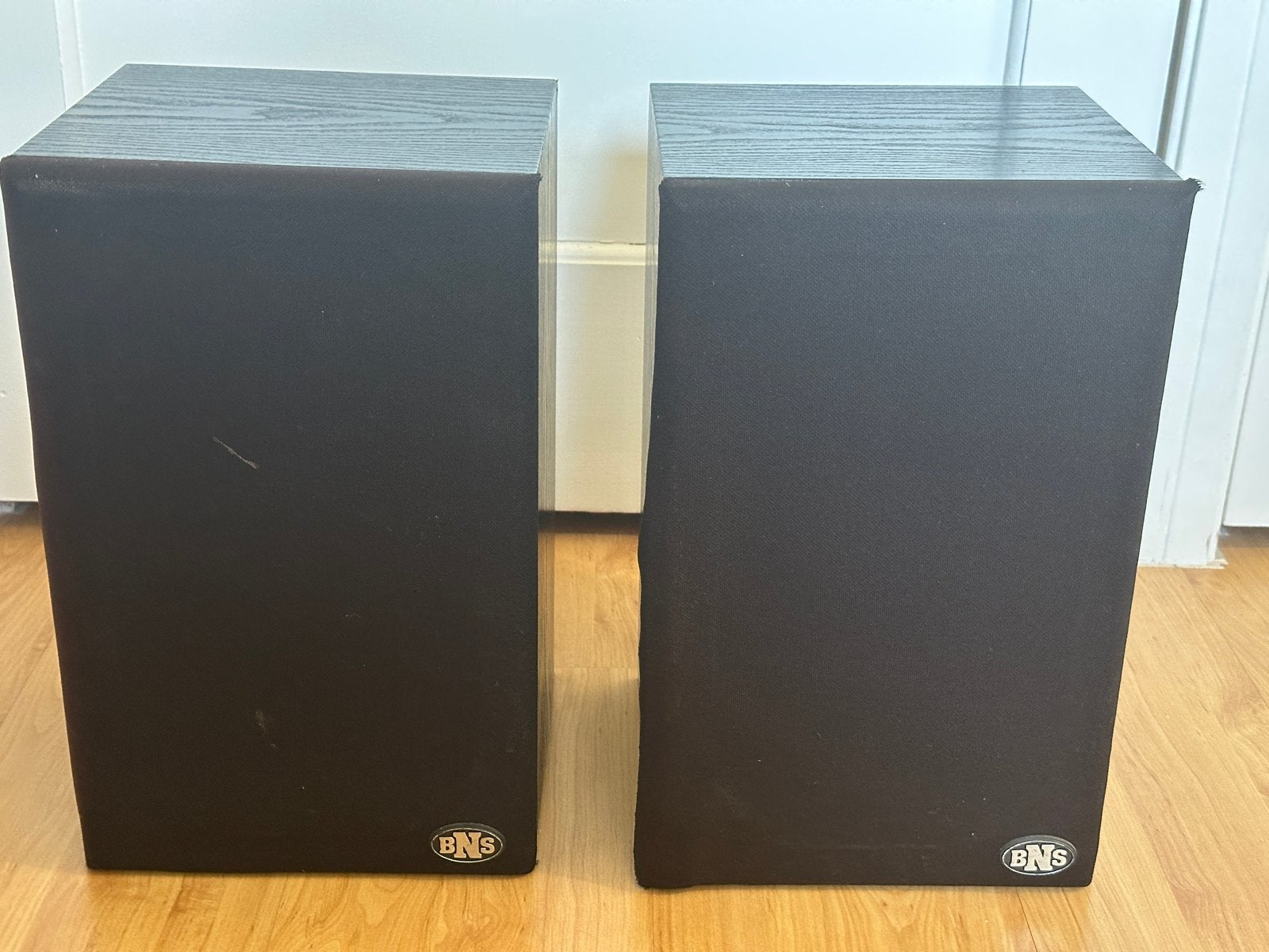 BNS E12 Boekenplank Speakers - 1 werkend, 1 voor onderdelen, Gebruikt, Minder dan 60 watt, Boekenplank luidspreker, Ophalen