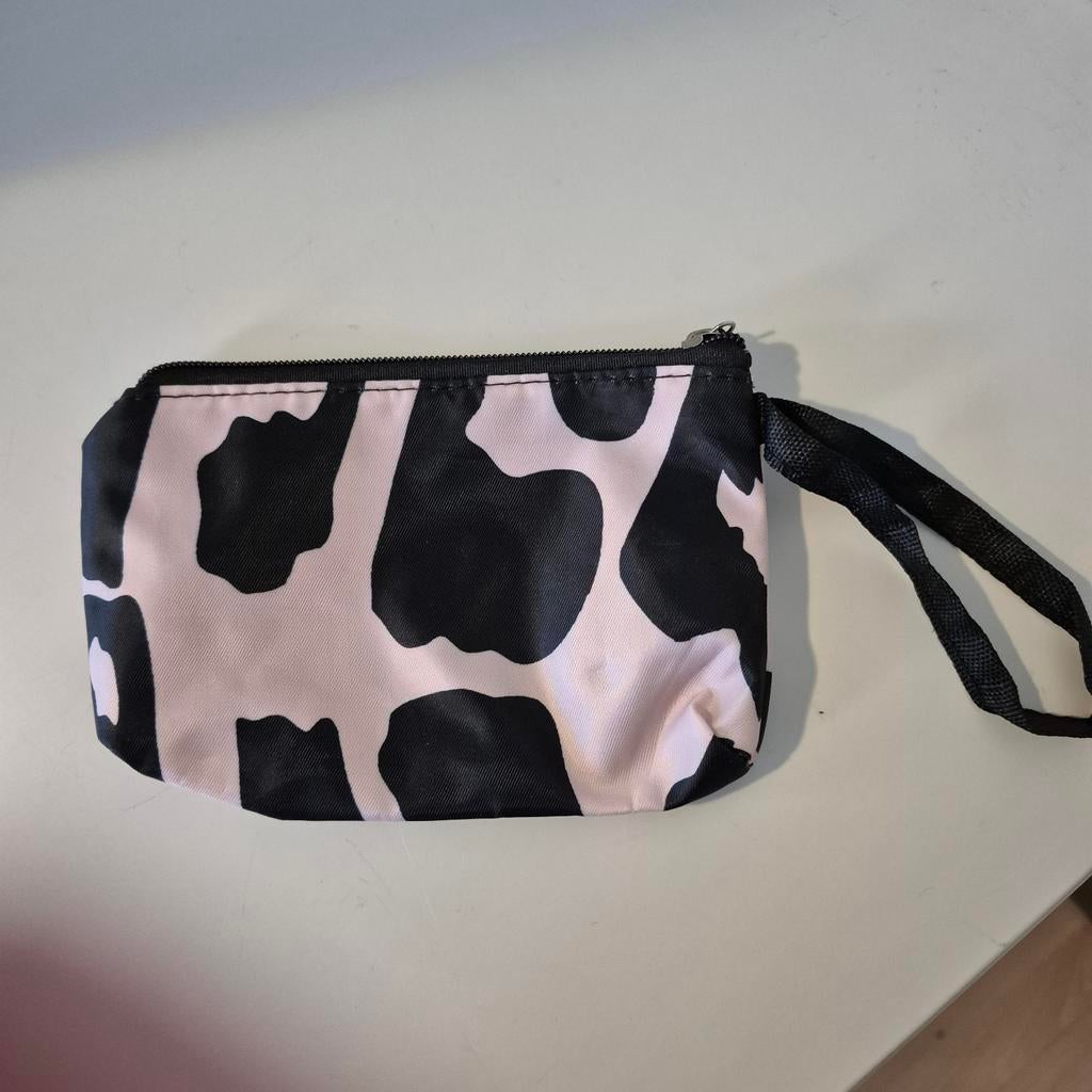Leuk nieuw toilettasje met koeienprint, Ophalen of Verzenden, Nieuw, Zwart, Dame