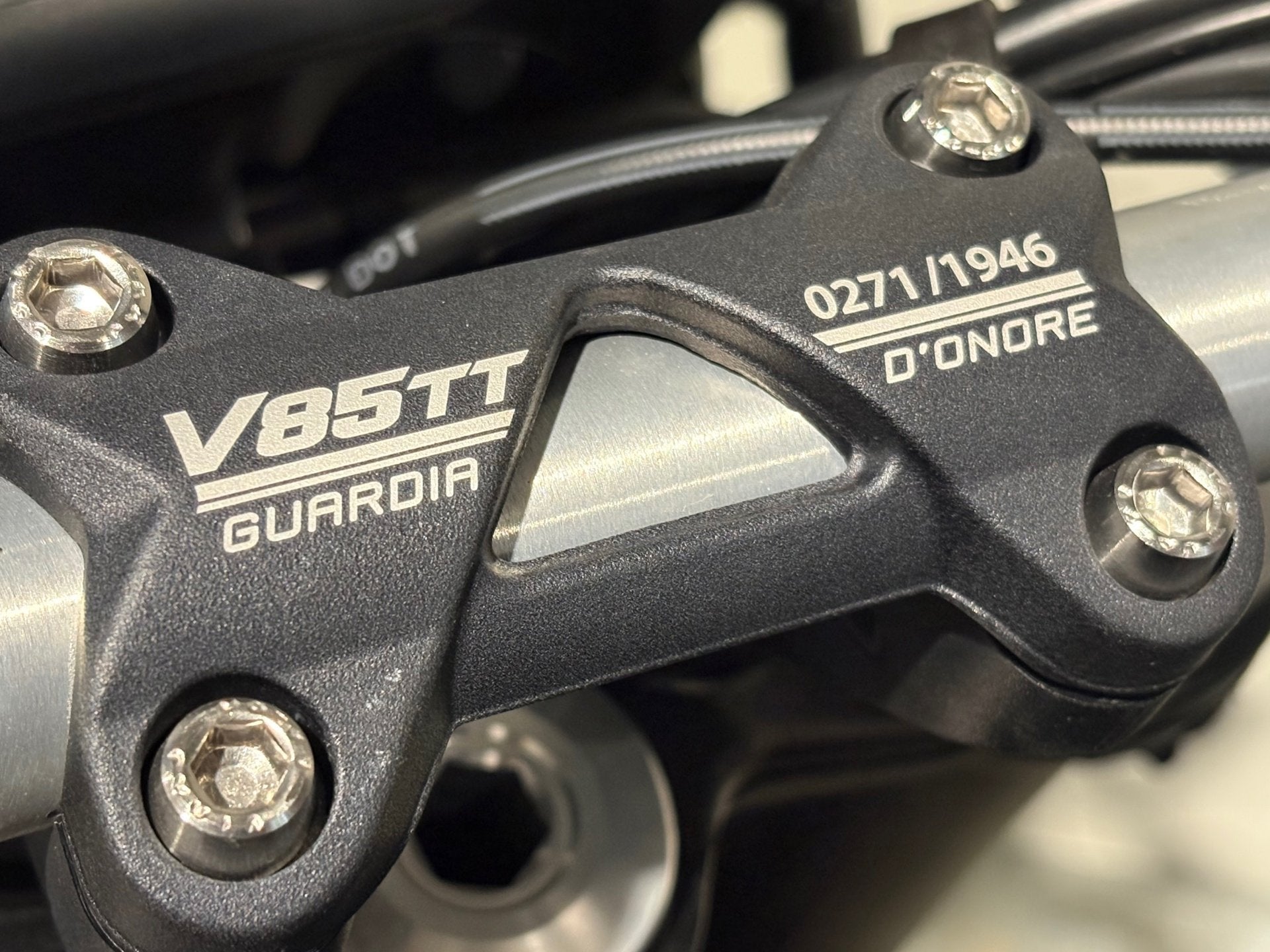 Moto Guzzi V85 TT Guaria d'Onore (nr 271) | 1e Eigenaar | 5., 853 cc, Moto Guzzi, Via Baraggia 16
23826  Mandello del Lario, IT