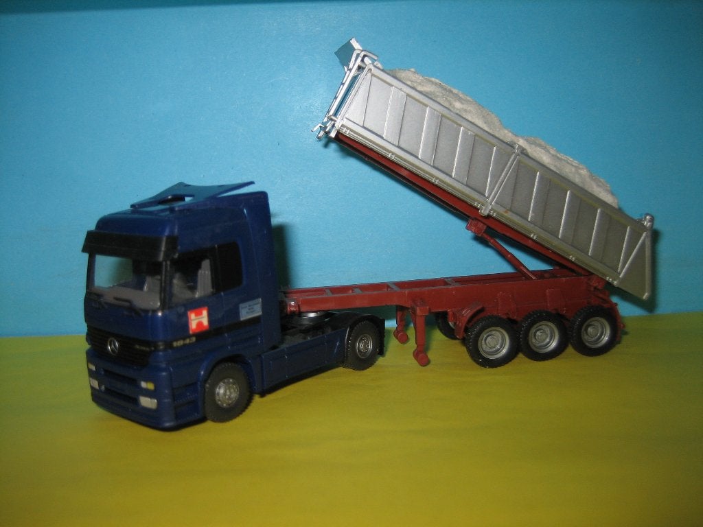 Wiking  Kipper  MERCEDES met oplegger  (bruin chassis), Ophalen of Verzenden, Zo goed als nieuw, Bus of Vrachtwagen, Wiking