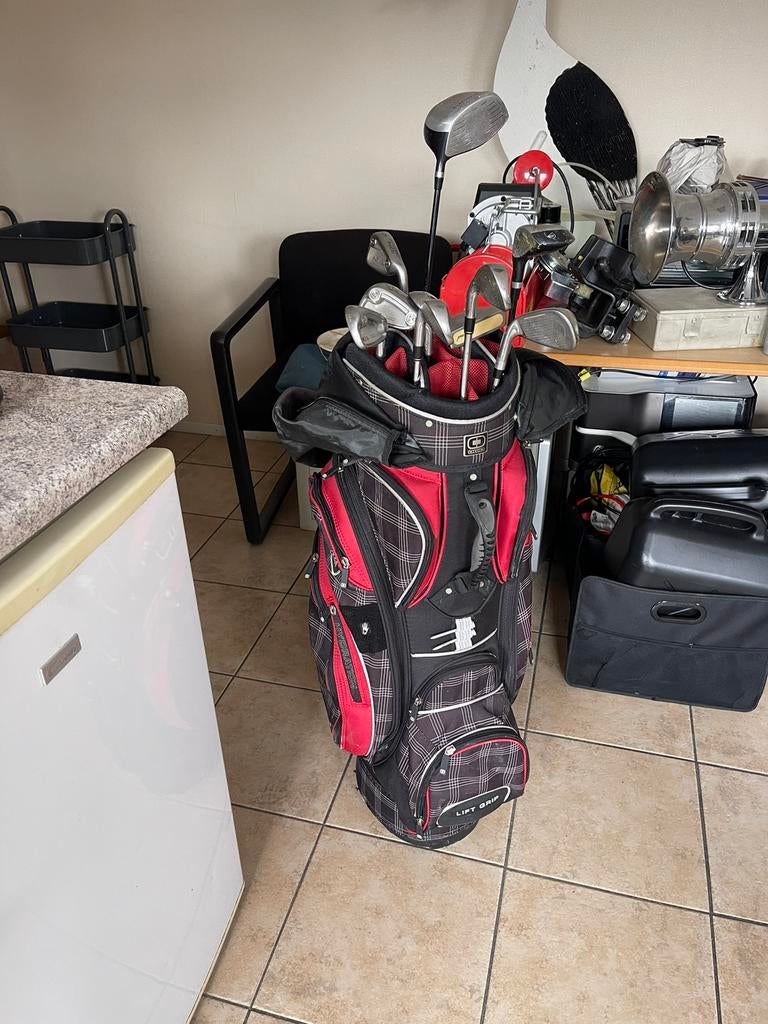 Golftas met diverse mooie stokken bijna nieuwe, Ophalen of Verzenden, Zo goed als nieuw, Tas