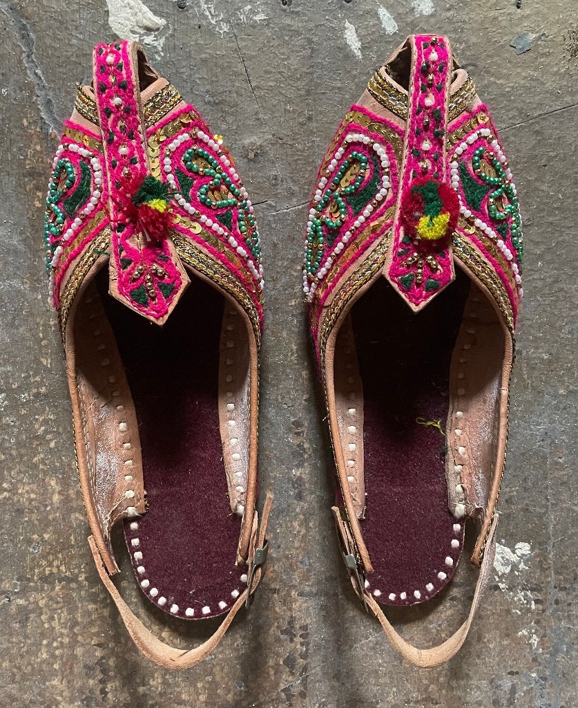 INDIASE MUILTJES MAAT 37 A'DAM OUD WEST, Kleding | Dames, Ophalen, Gedragen, Roze, Sandalen of Muiltjes