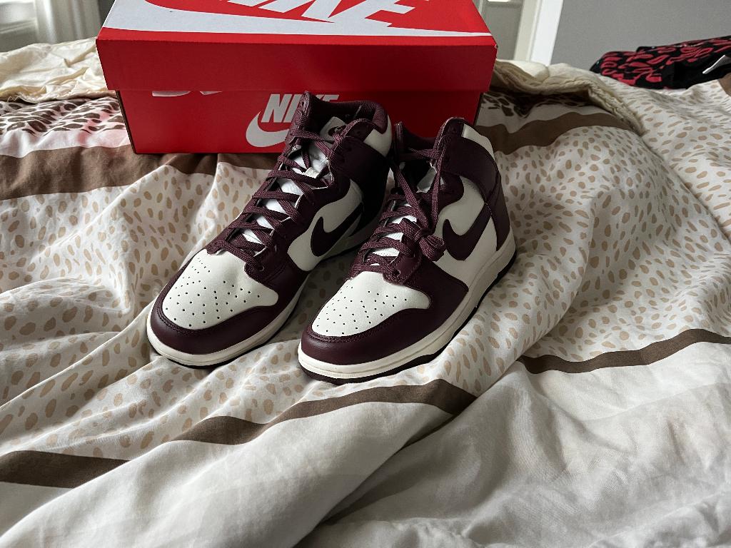 Nike Dunk High Burgundy Crush - 38,5, Nike, Nieuw, Ophalen of Verzenden, Sneakers of Gympen