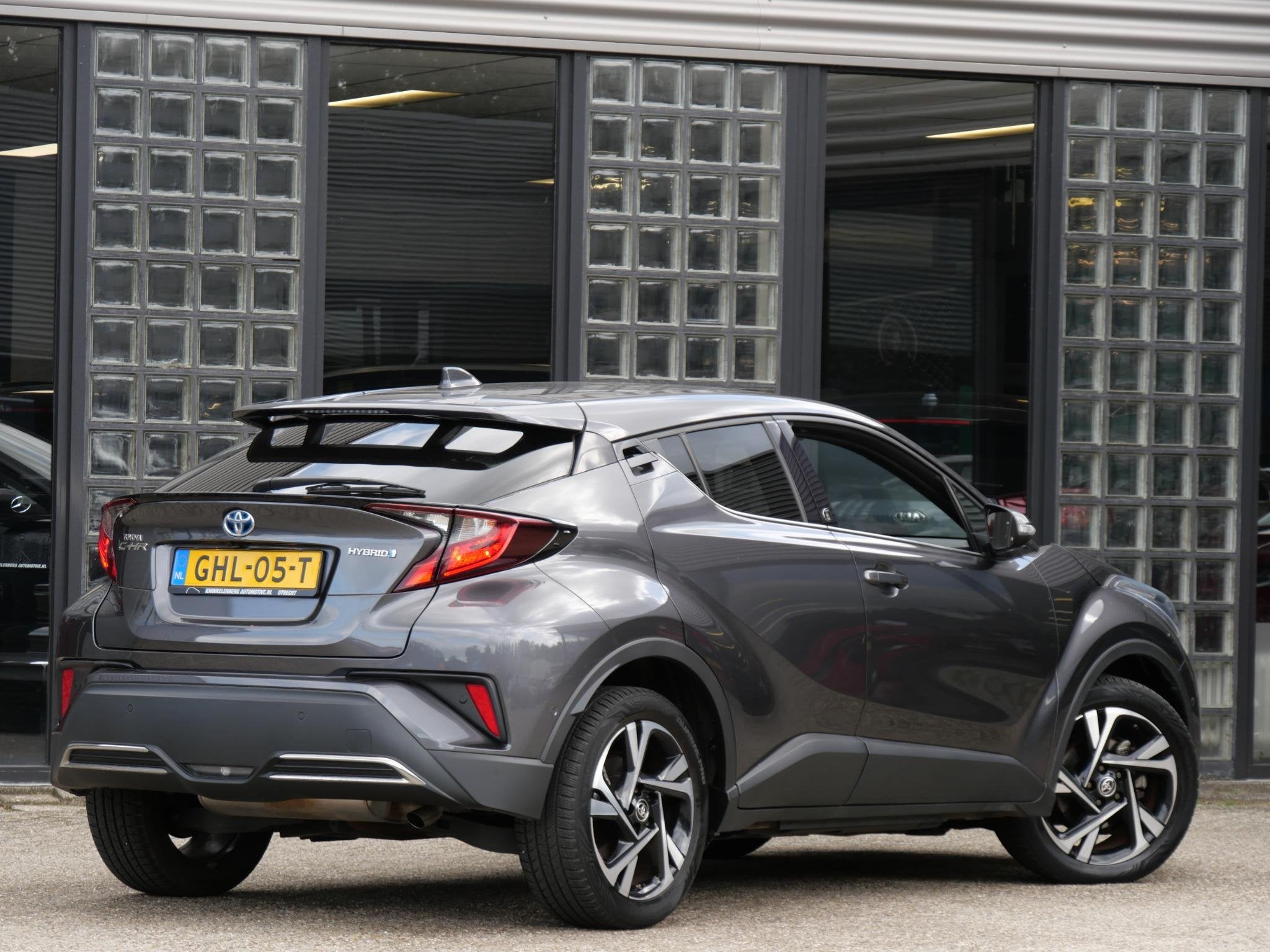 Toyota C-HR 2.0 HYBRID 185PK/ PDC V+A/ BLINDSPOT/ WINTER PAK, Euro 6, 4 cilinders, Leder en Stof, Hybride Elektrisch/Benzine