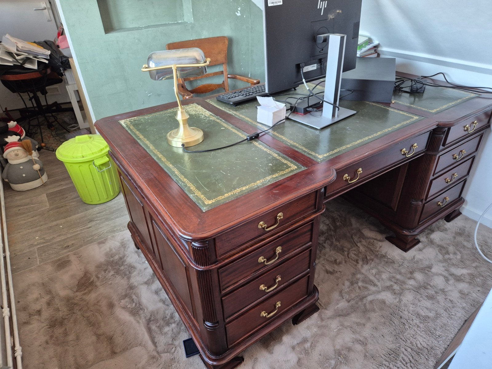 Klassiek mahoniehouten bureau met groen lederen blad, Ophalen