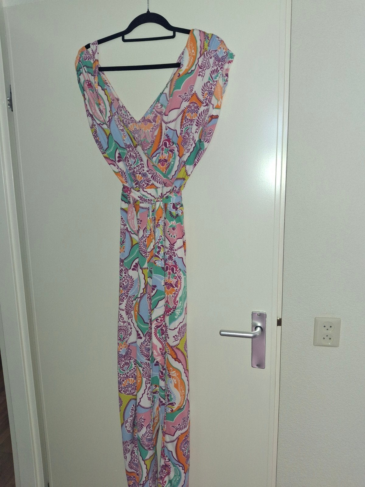 Jumpsuit met vrolijke kleuren, maat 42, Kleding | Dames, Ophalen, Zo goed als nieuw, Maat 42/44 (L), Meerkleurig