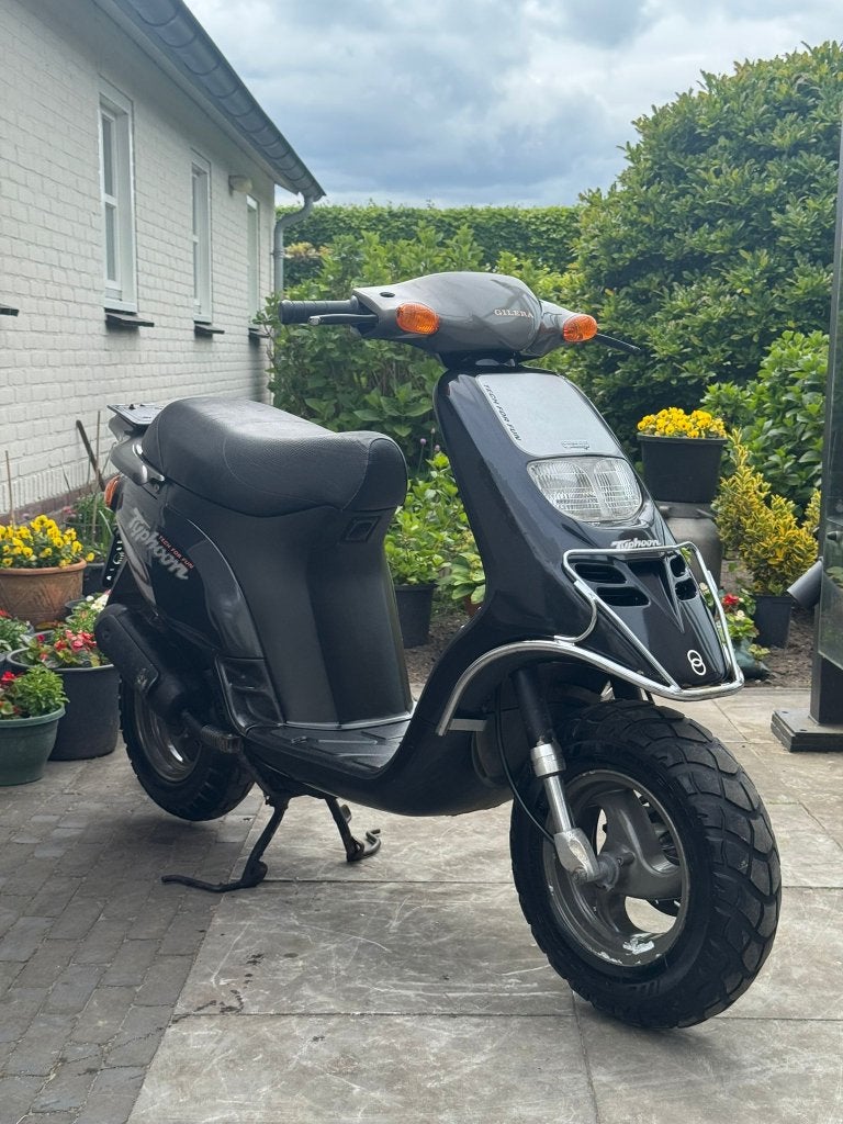 ️Piaggio Typhoon 50cc 2 takt glans zwart 9965 km️