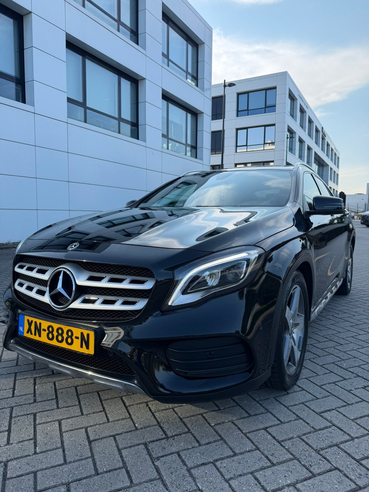 Mercedes GLA 180 AMG 7G-DCT pano, 4 cilinders, 715 kg, 1595 cc, 1200 kg