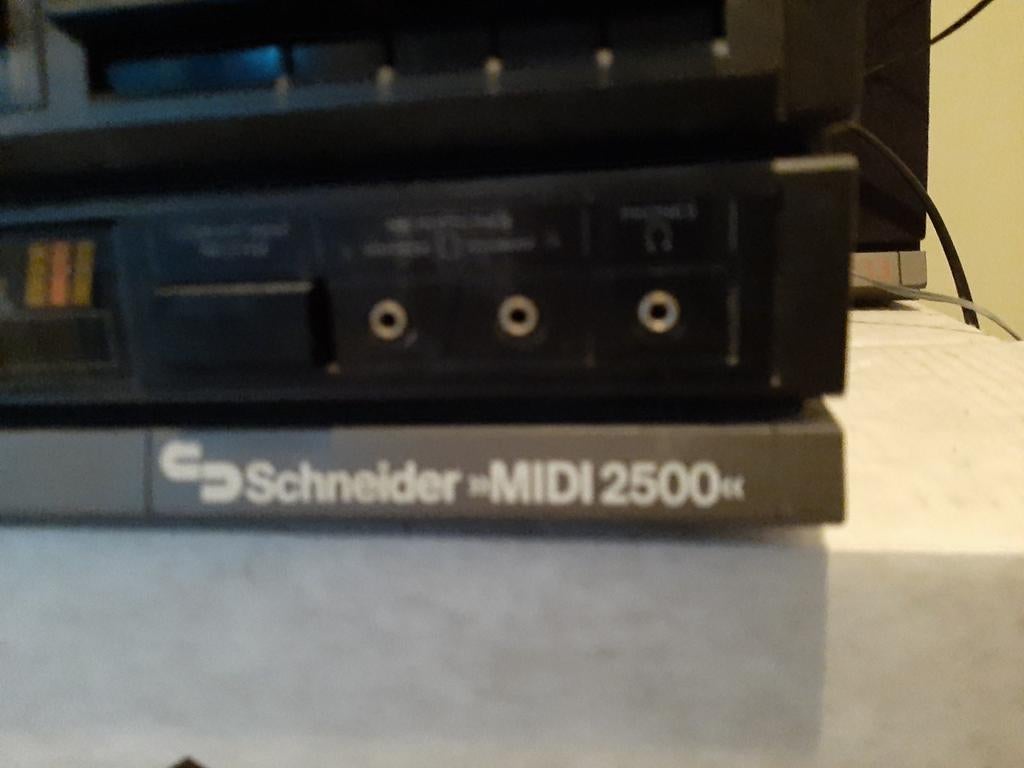 Schneider MIDI 2500 Muziekinstallatie met 2 Boxen, Audio, Tv en Foto, Stereo-sets, Gebruikt, Cassettedeck, Tuner of Radio, Speakers