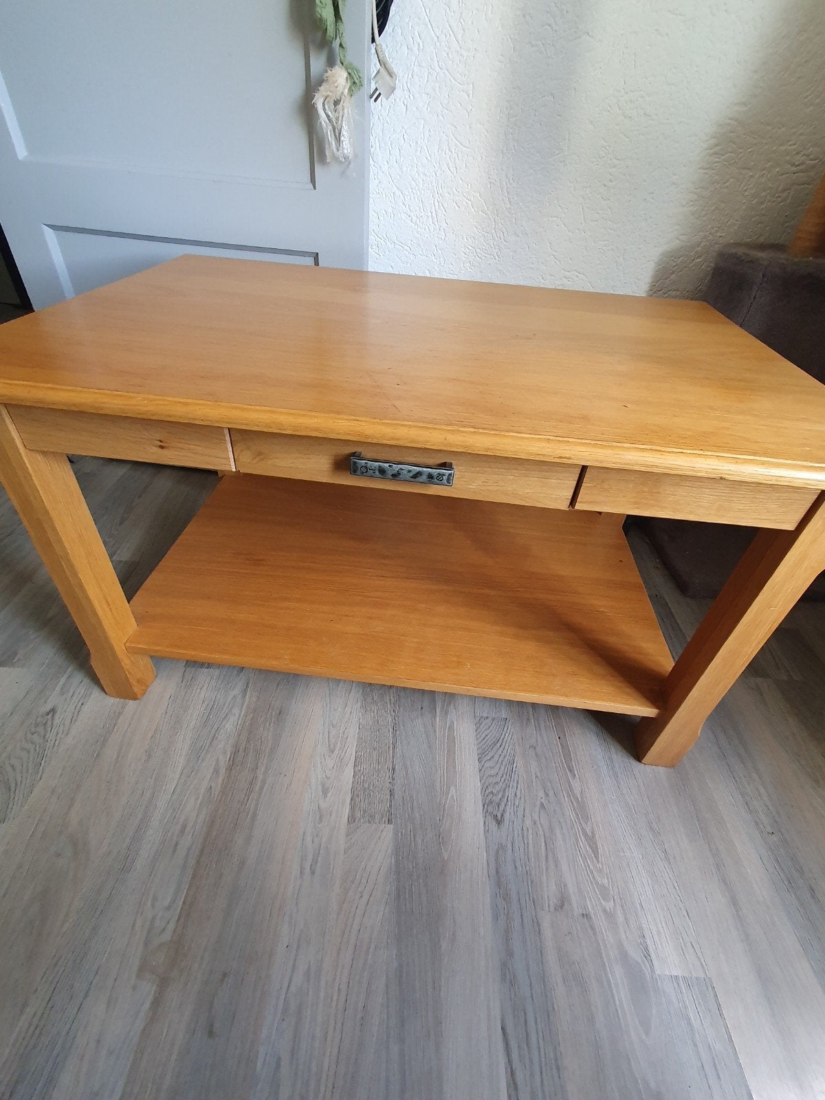 Massief eiken salontafel met lade en opbergplank, Huis en Inrichting, Ophalen, Gebruikt, 50 tot 100 cm, Eikenhout