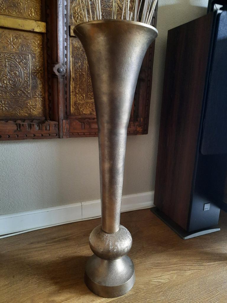 Bronzen Trompet Vaas, Ophalen