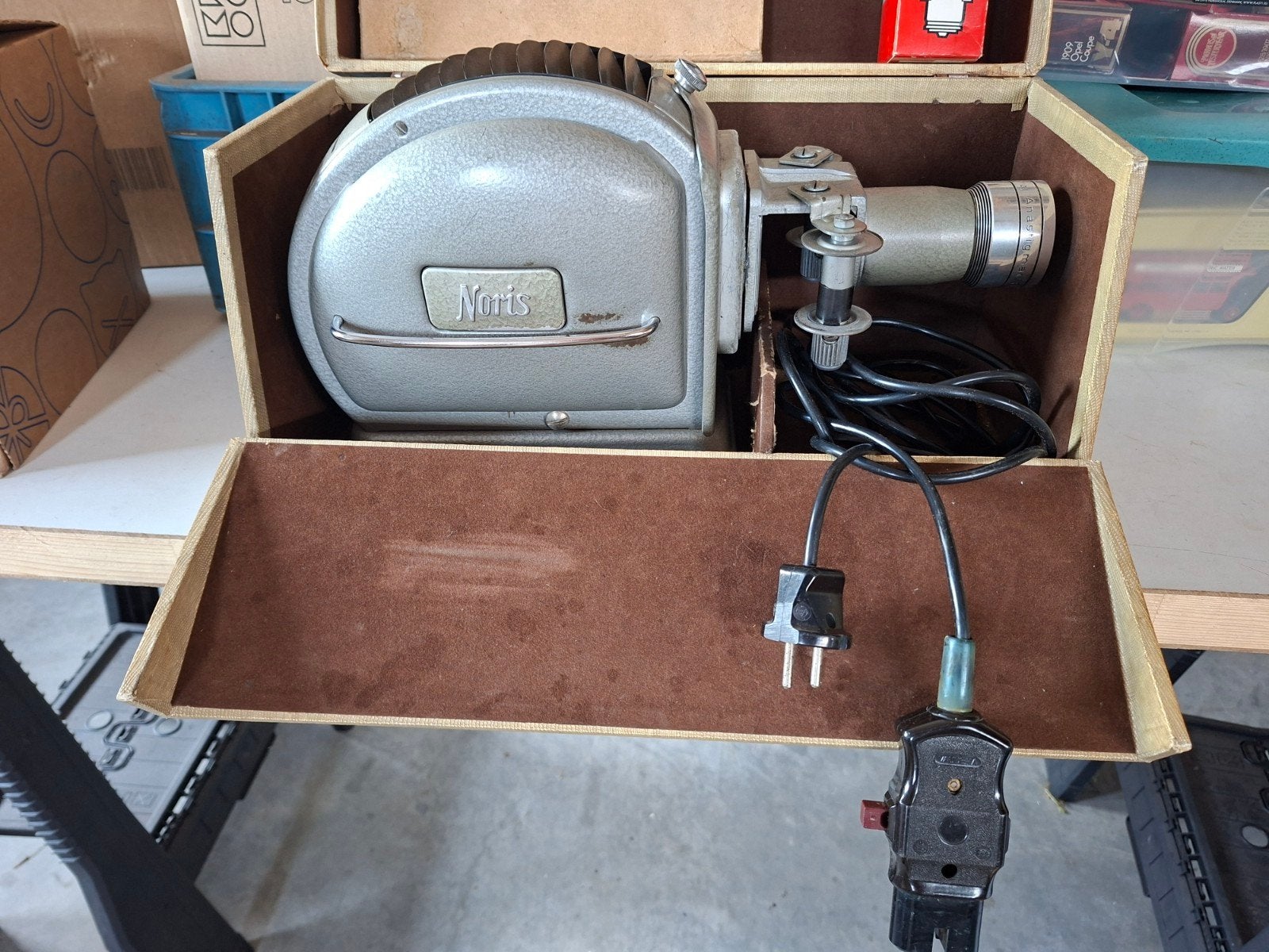 oude film projector in kist, Ophalen of Verzenden, Gebruikt
