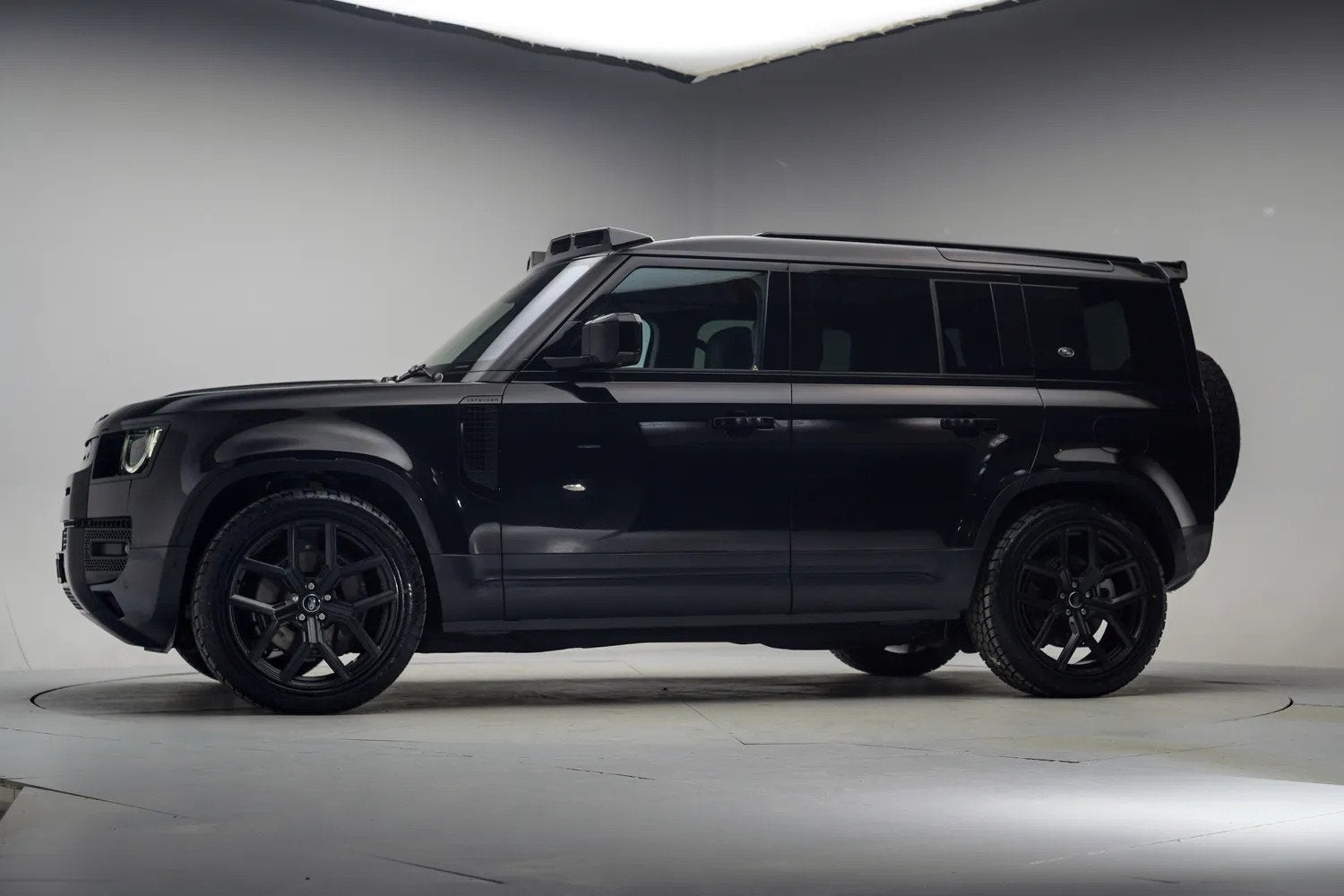 Land Rover Defender 2.0 P400e 110 X-Dynamic HSE [ Panorama M, 404 pk, Gebruikt, 4 cilinders, 3000 kg
