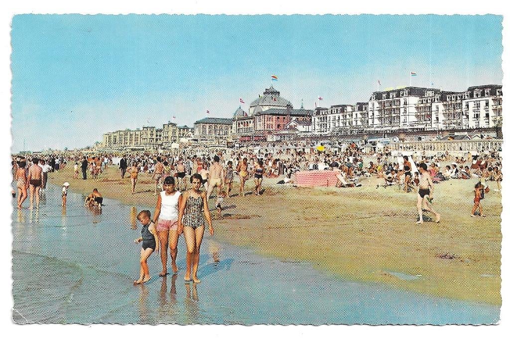 AK Scheveningen - Strand met Kurhaus, Verzenden, 1960 tot 1980, Ongelopen, Zuid-Holland