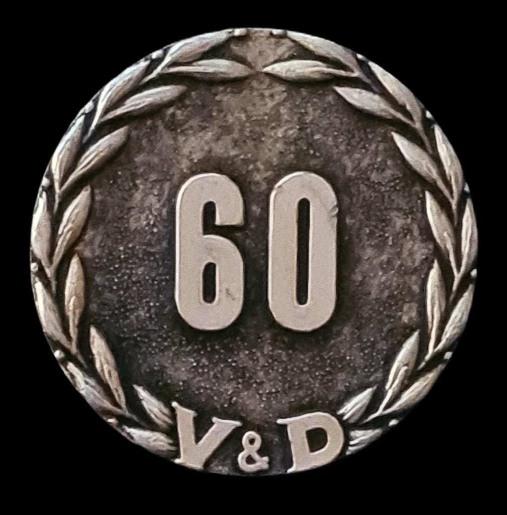 V&D -60- jubileum broche, Verzenden, Nieuw, Merk, Speldje of Pin