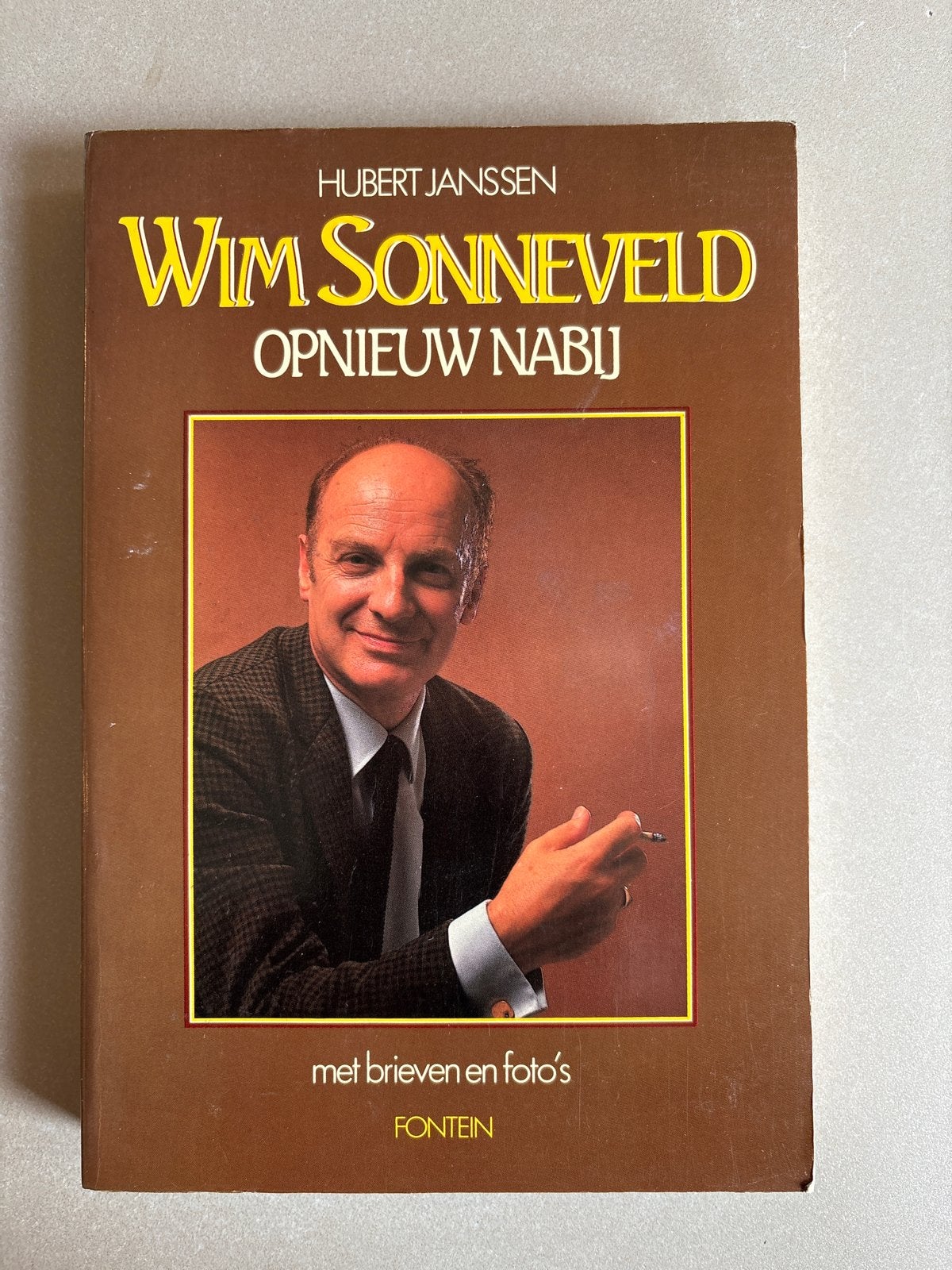 Wim Sonneveld Opnieuw Nabij - Hubert Janssen (Boek), Boeken, Ophalen of Verzenden, Gelezen, Kunst en Cultuur