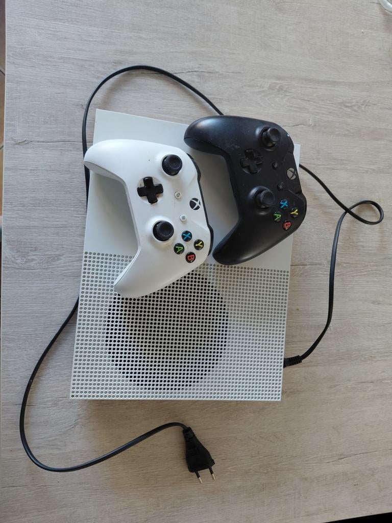 Xbox One S met 2 controllers en netsnoer, Spelcomputers en Games, Spelcomputers | Xbox One, Ophalen of Verzenden, Gebruikt, Met 2 controllers