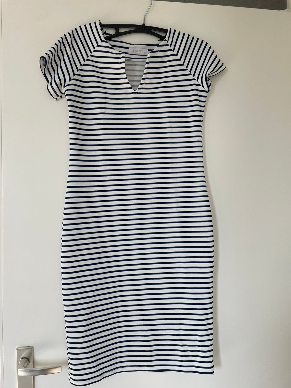 Blauw - wit gestreept jurkje FAME, Kleding | Dames, Jurken, Ophalen of Verzenden, Zo goed als nieuw, Maat 36 (S), Meerkleurig