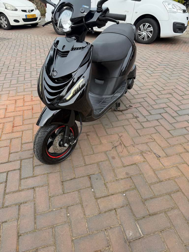 Piaggio Zip Scooter - Zwart 2021, Fietsen en Brommers, Scooters | Piaggio, Maximaal 45 km/u, Zip, Ophalen of Verzenden, Zo goed als nieuw
