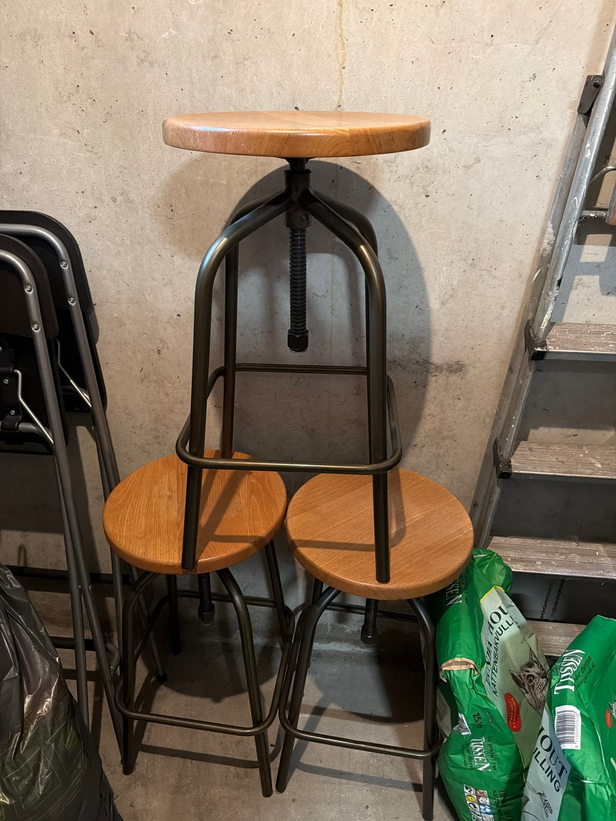 3 verstelbare barkrukken met houten zitting, Huis en Inrichting, Ophalen, Gebruikt, In hoogte verstelbaar, 90 cm of meer