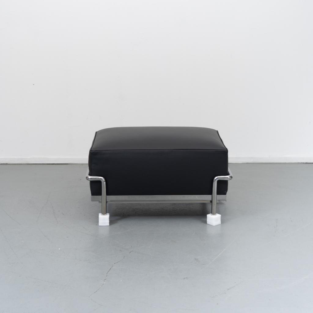 1x Cassina LC2 Hocker Le Corbusier Zwart - Leer, Huis en Inrichting, Fauteuils, Nieuw, Leer, Metaal