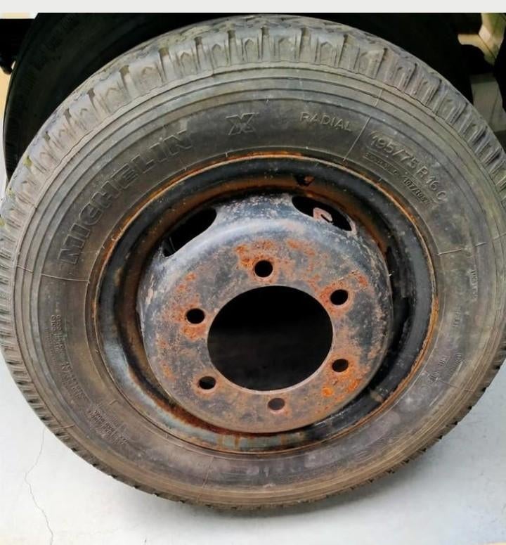 Michelin 195/75 R16C band met velg., Ophalen, Gebruikt