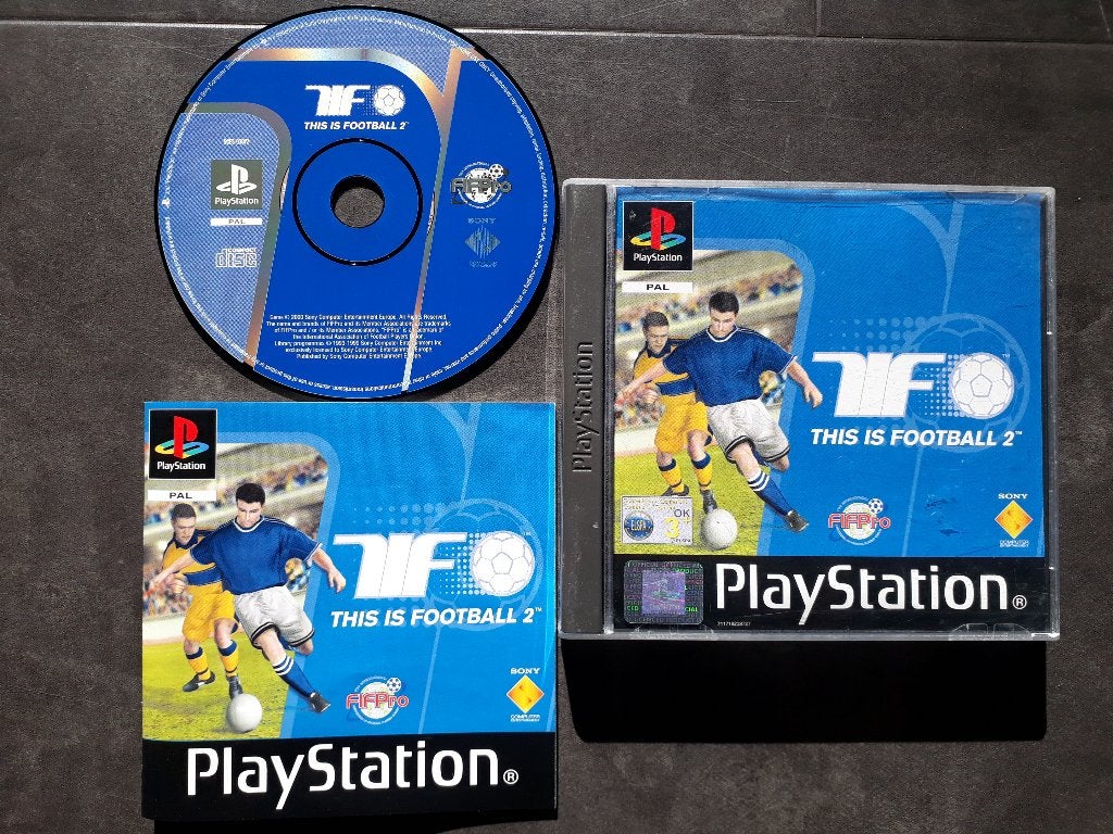 PS1 - This is Football 2 - PlayStation 1 Voetbal Spel, Spelcomputers en Games, Ophalen of Verzenden, Zo goed als nieuw, Sport