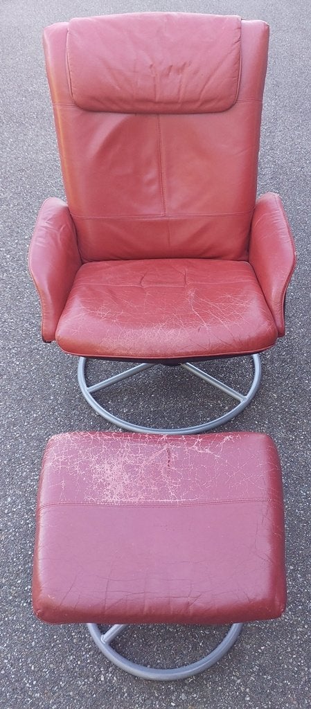 Rode stoel met voetenbank, Huis en Inrichting, Ophalen, Kunststof, Gebruikt, 75 tot 100 cm