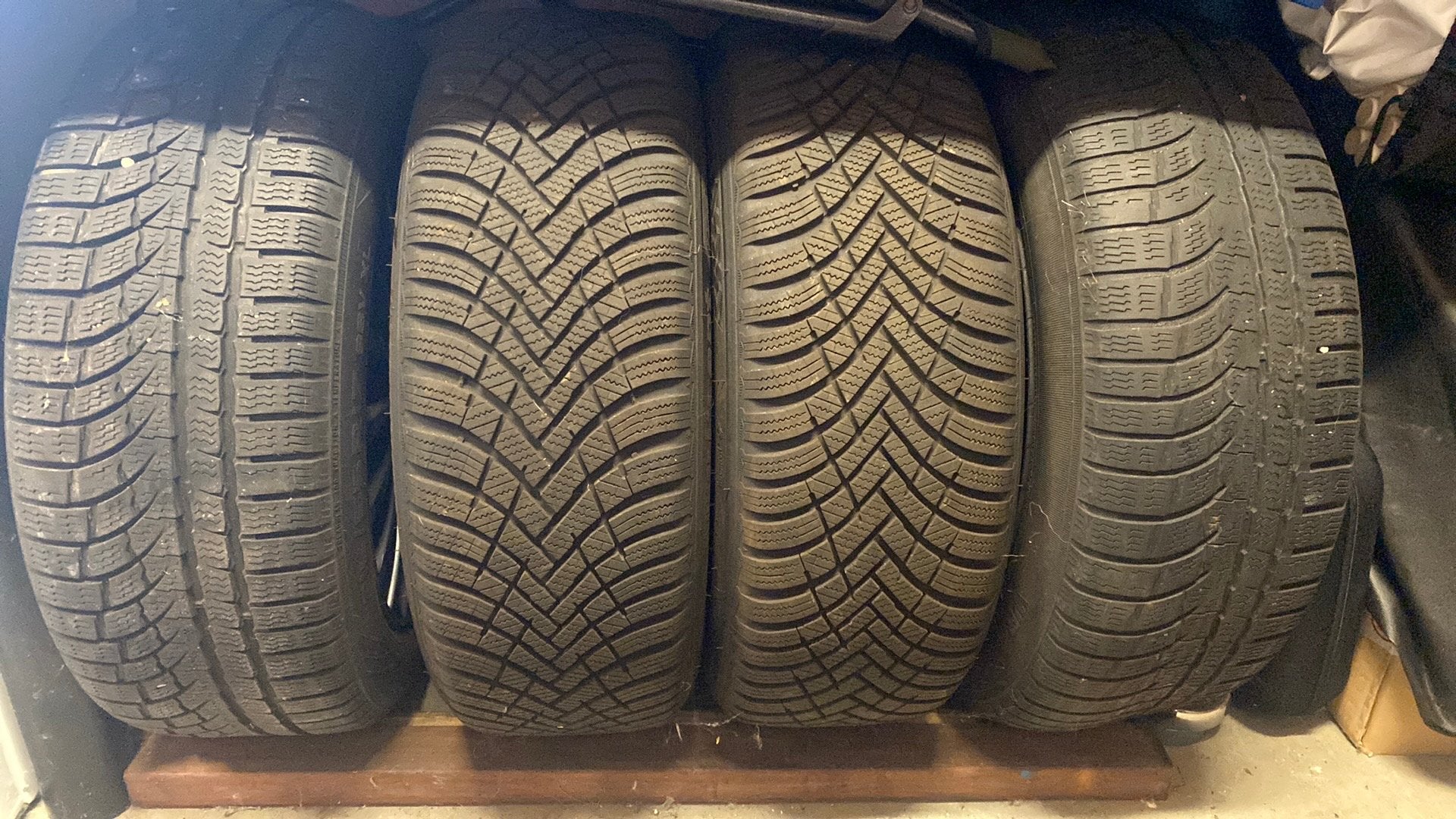Winterbandenset op velg 215/55 R17, Ophalen, Gebruikt