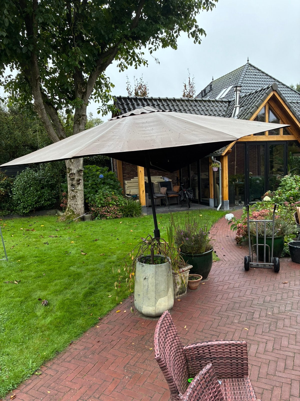 Tuinparasol, Ophalen, Zo goed als nieuw, Zweefparasol