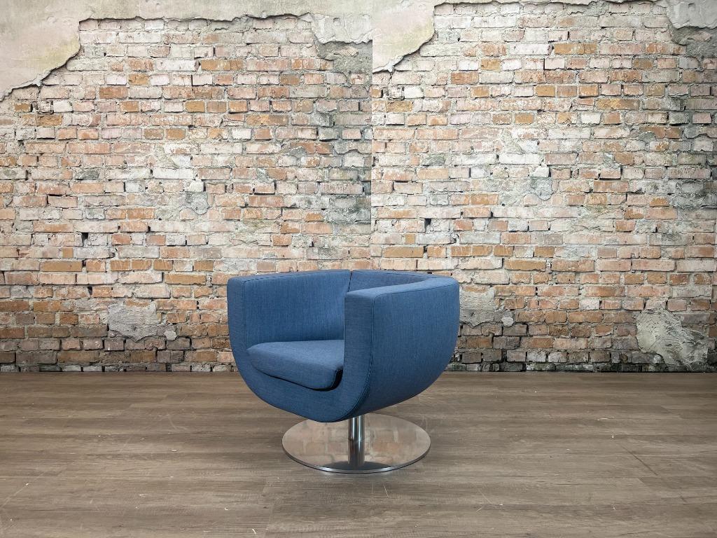B&B Italia Tulip Armchair lichtblauw bij TheReSales, Huis en Inrichting, Minder dan 75 cm, Ophalen of Verzenden, Zo goed als nieuw
