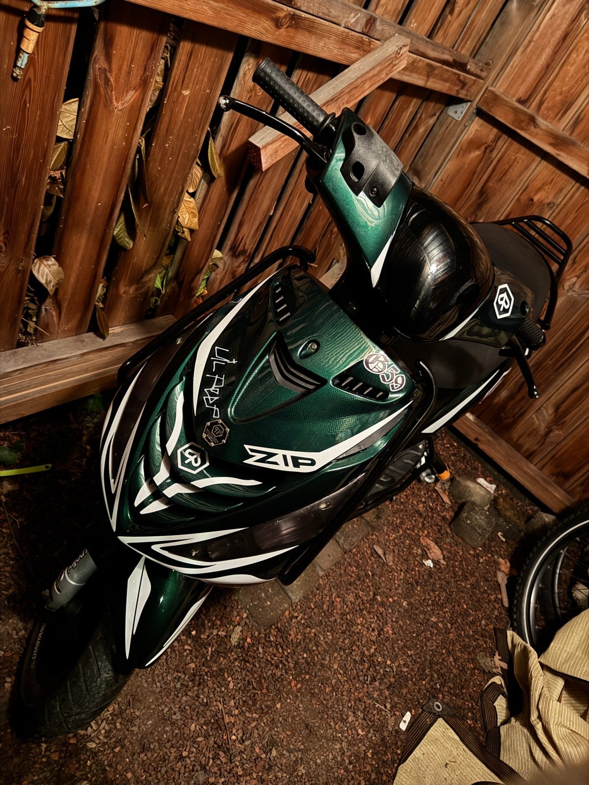 Piaggio Zip 4t 2v 80cc SUPER ONDERHOUDEN EN VERS, Fietsen en Brommers, Scooters | Piaggio, Ophalen, Zo goed als nieuw, Benzine