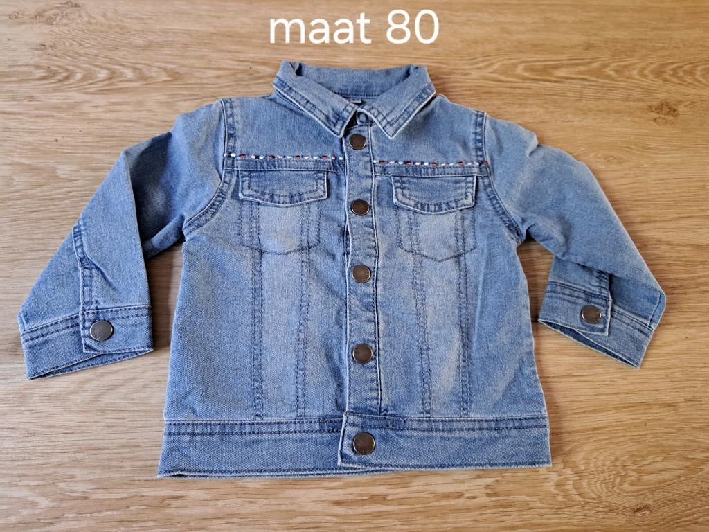 Z.g.a.n. spijkerjasje maat 80!, Kinderen en Baby's, Babykleding | Maat 80, Ophalen of Verzenden, Zo goed als nieuw, Meisje, Jasje