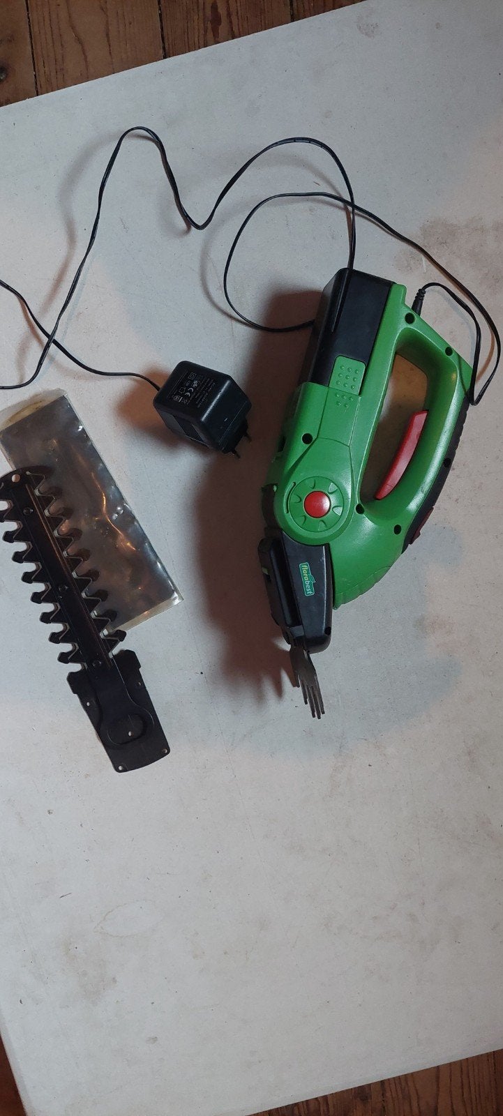 Grizzly accu heggenschaar met oplader en opzetstukken, Tuin en Terras, Ophalen of Verzenden, Gebruikt, Overige soorten, Grizzly