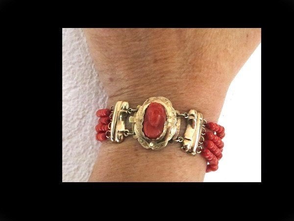 Gouden Bloedkoraal Armband met Bijzonder Bloedkoraal Camee!, Verzenden, Goud, Armband