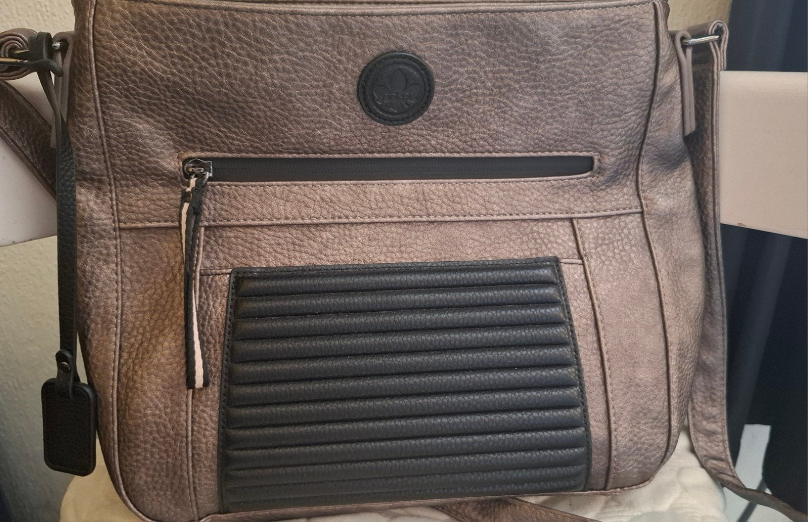 Ruime schoudertas met veel vakken en ritsen, Sieraden, Tassen en Uiterlijk, Ophalen of Verzenden, Gebruikt, Bruin, Overige merken