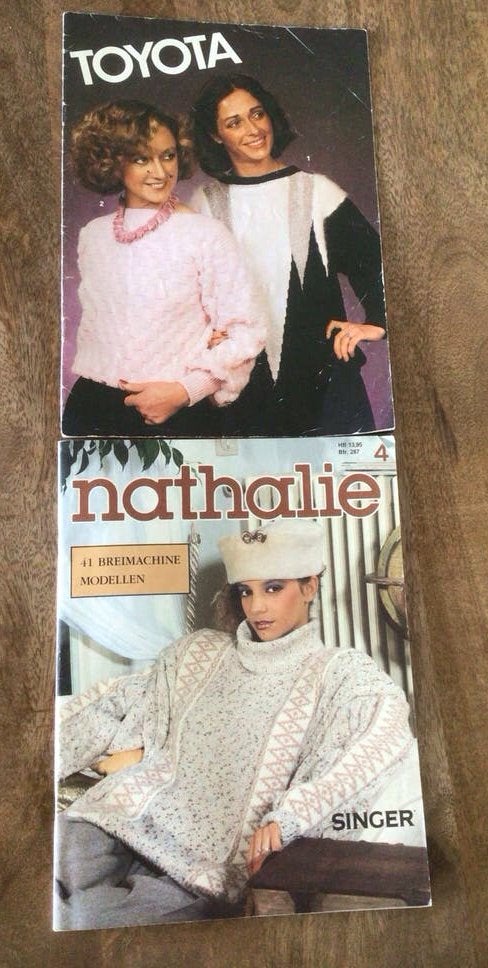 2 Breimachine Tijdschriften: Toyota en Nathalie (Vintage), Hobby en Vrije tijd, Breien en Haken, Ophalen of Verzenden, Gebruikt