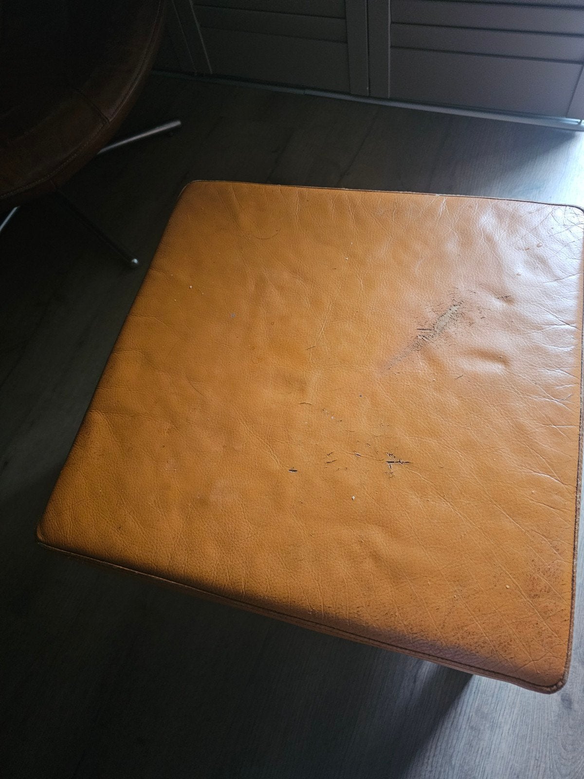 Leren Poef/Voetenbankje - 45x50x50 cm, Gebruikt, Leer, Ophalen of Verzenden, 50 tot 75 cm