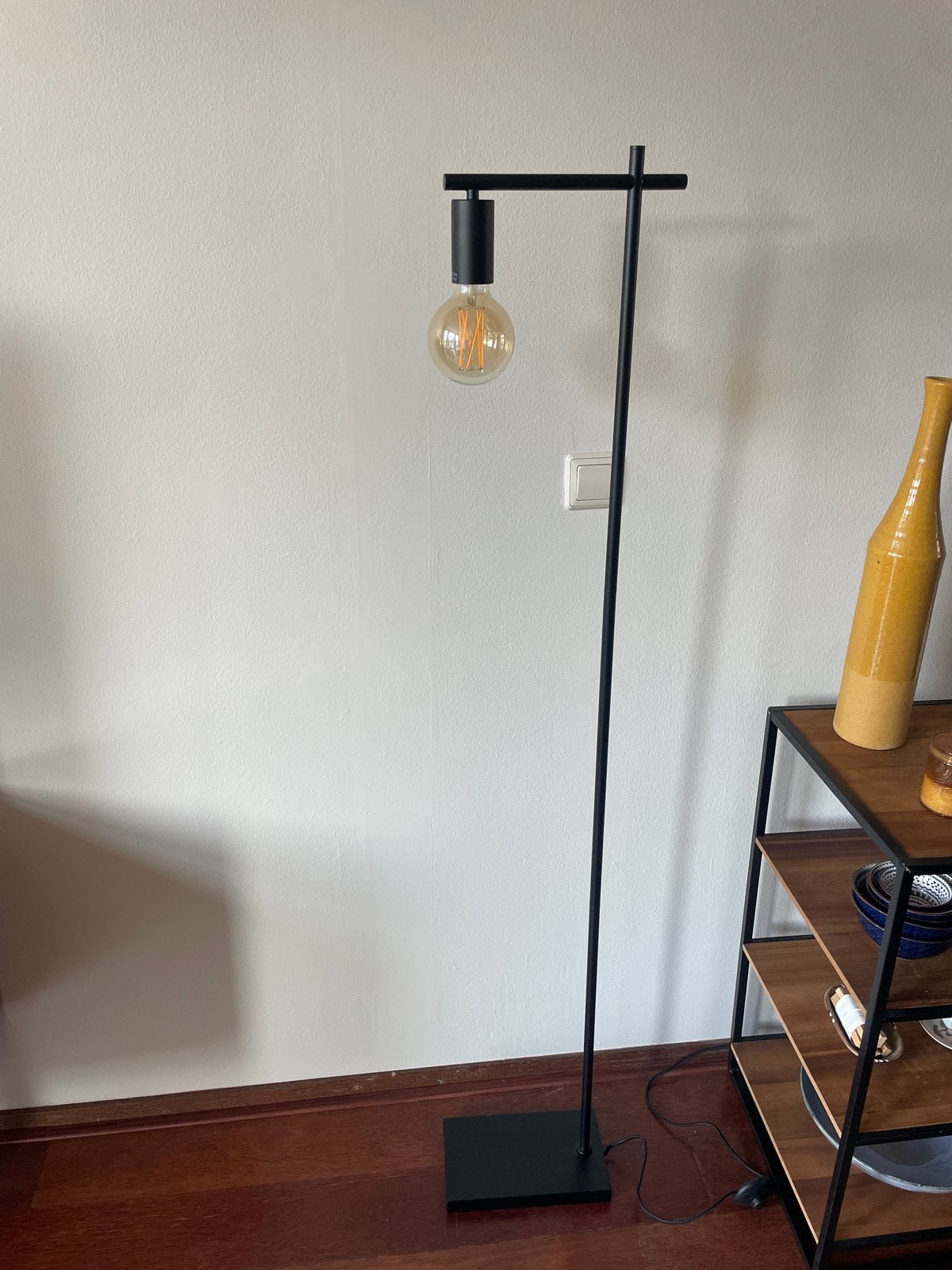 Moderne zwarte vloerlamp met Edison lamp, 151cm hoog, Zo goed als nieuw, Metaal, 150 tot 200 cm, E27 (groot)