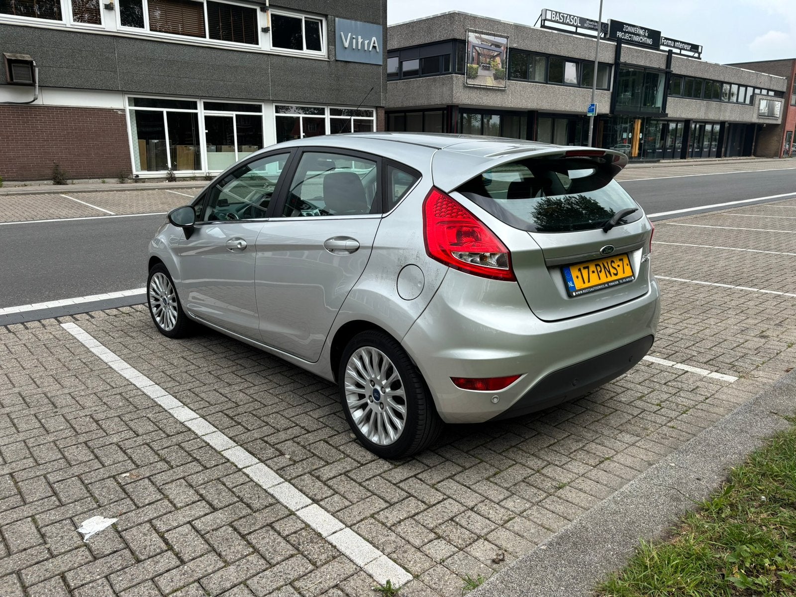 Foto 4 van Ford Fiësta 1.6 Ti-vct 88KW 5DR 2011 Grijs - APK juli 2027