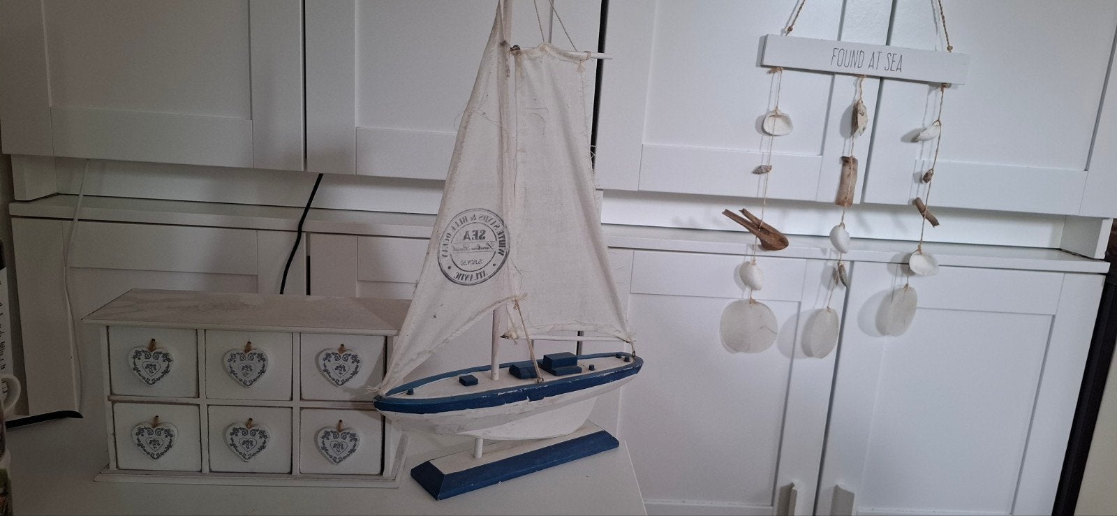 Zeilboot met gratis sieradenkastje en schelpendecoratie, Ophalen of Verzenden, Zo goed als nieuw