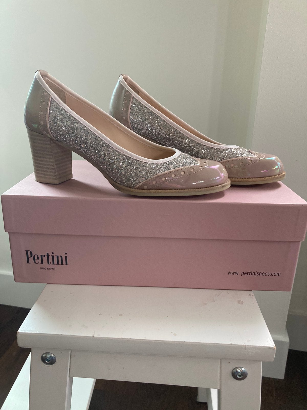 Pertini damespump maat 37.5, Kleding | Dames, Schoenen, Ophalen of Verzenden, Zo goed als nieuw, Beige