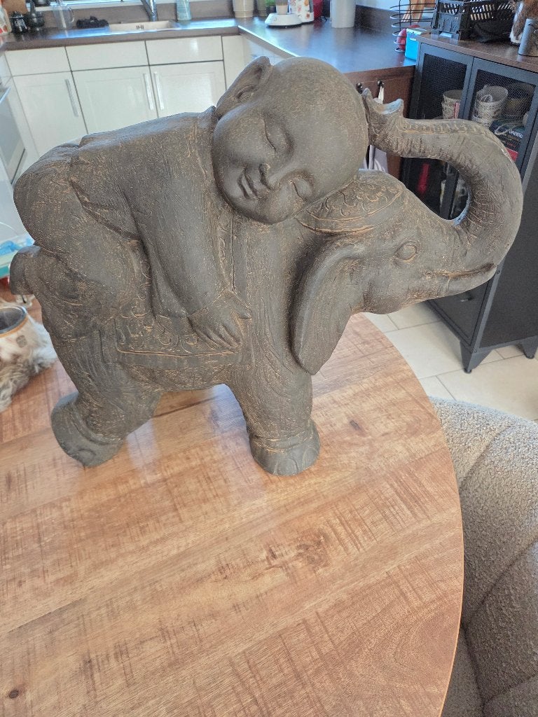 Monnik op olifant beeld, Ophalen, Zo goed als nieuw, Dier