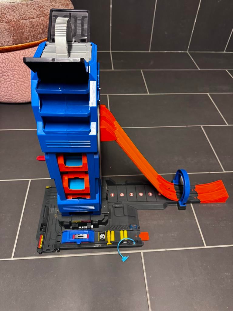 Hot Wheels auto garage met glijbaan, Ophalen, Racebaan, Zo goed als nieuw, Hot Wheels