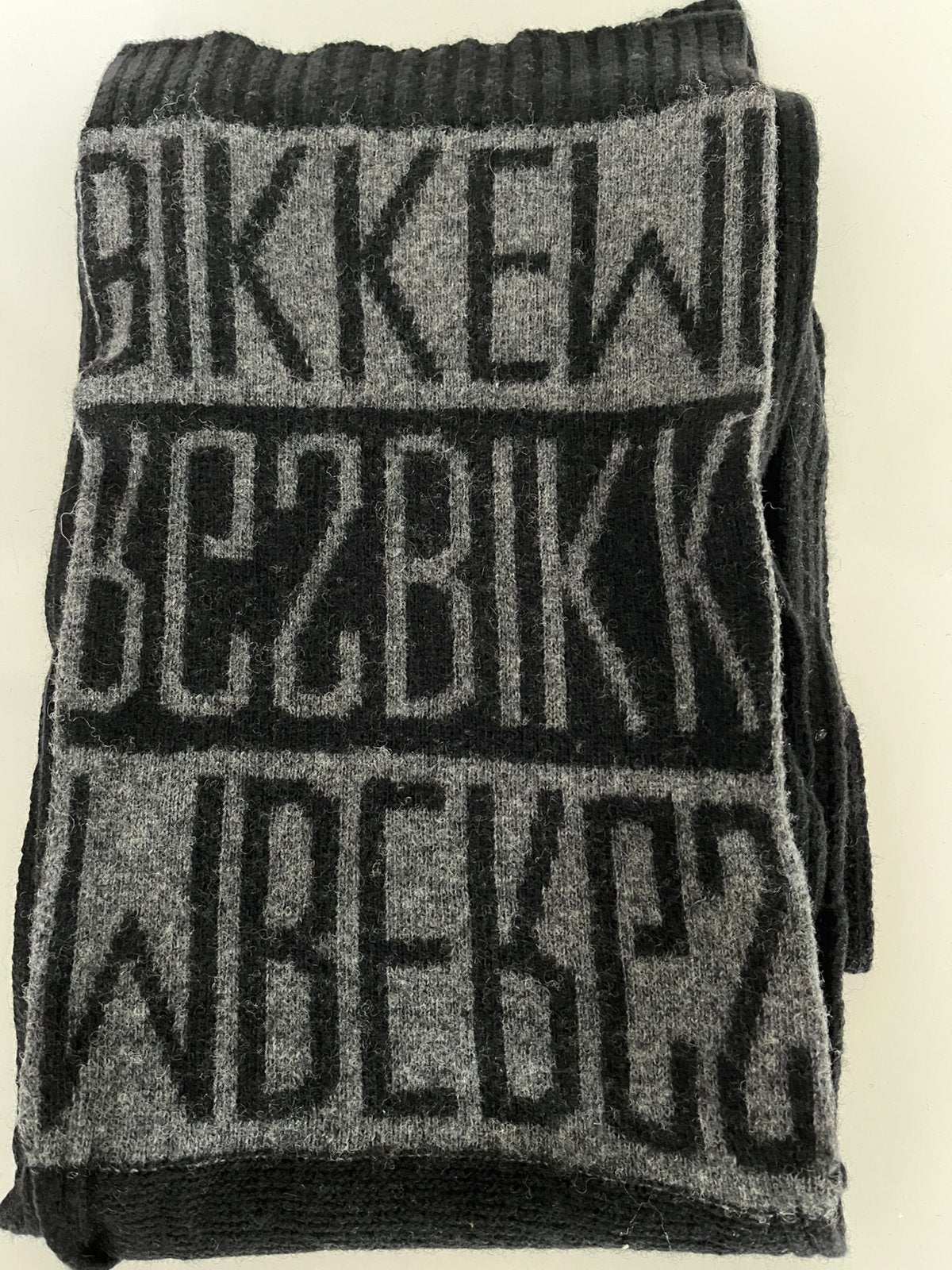 Bikkembergs shawl, muts en armband, Ophalen of Verzenden, Zo goed als nieuw, Overige maten, Muts