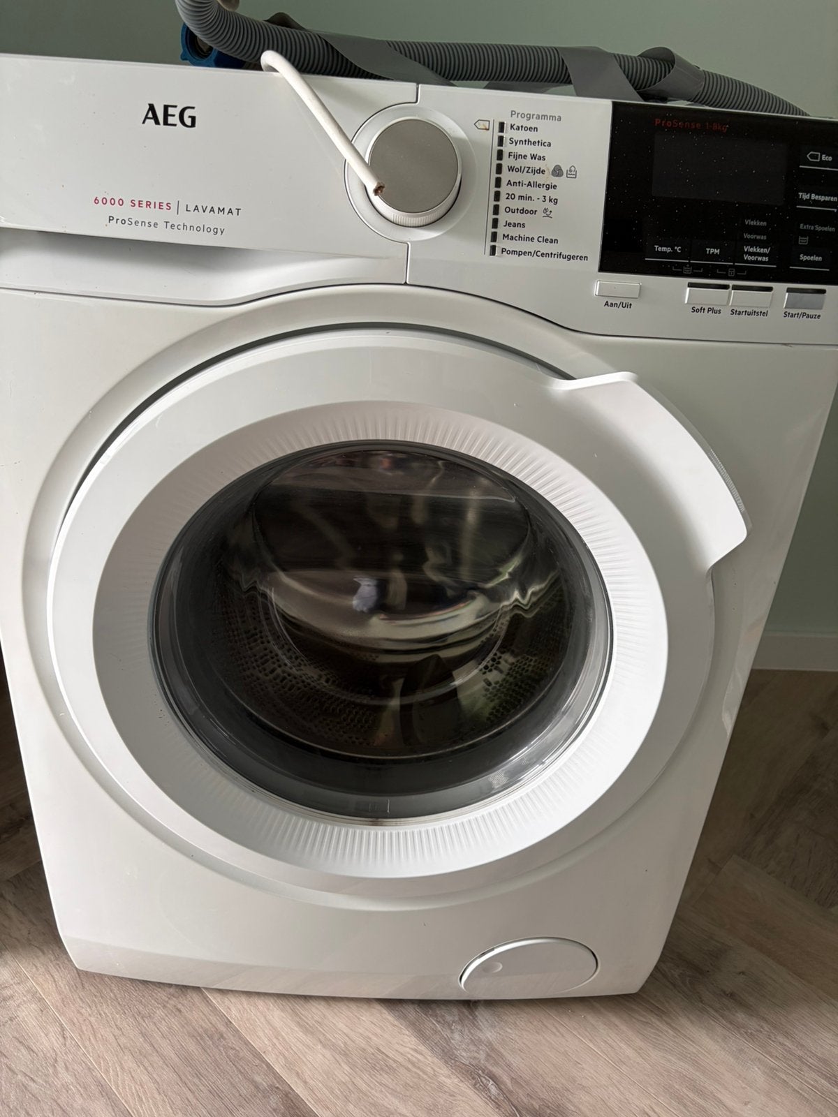 Wasmachine aeg werkt wel en stopt tijdens het draaien, Witgoed en Apparatuur, Ophalen, Zo goed als nieuw, 1200 tot 1600 toeren