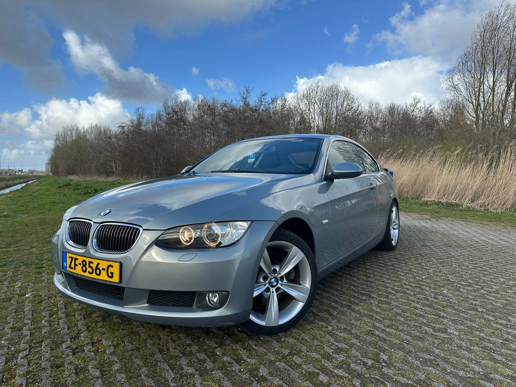 BMW 3-Serie 325i 3.0 Coupe AUT 2008 | Nw. Inject. | 2e Eig., Automaat, 745 kg, Achterwielaandrijving, Zwart