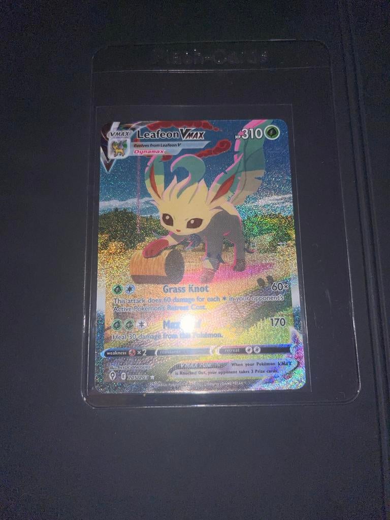 Leafeon VMAX Pokémon Kaart, Ophalen of Verzenden, Zo goed als nieuw, Losse kaart, Foil
