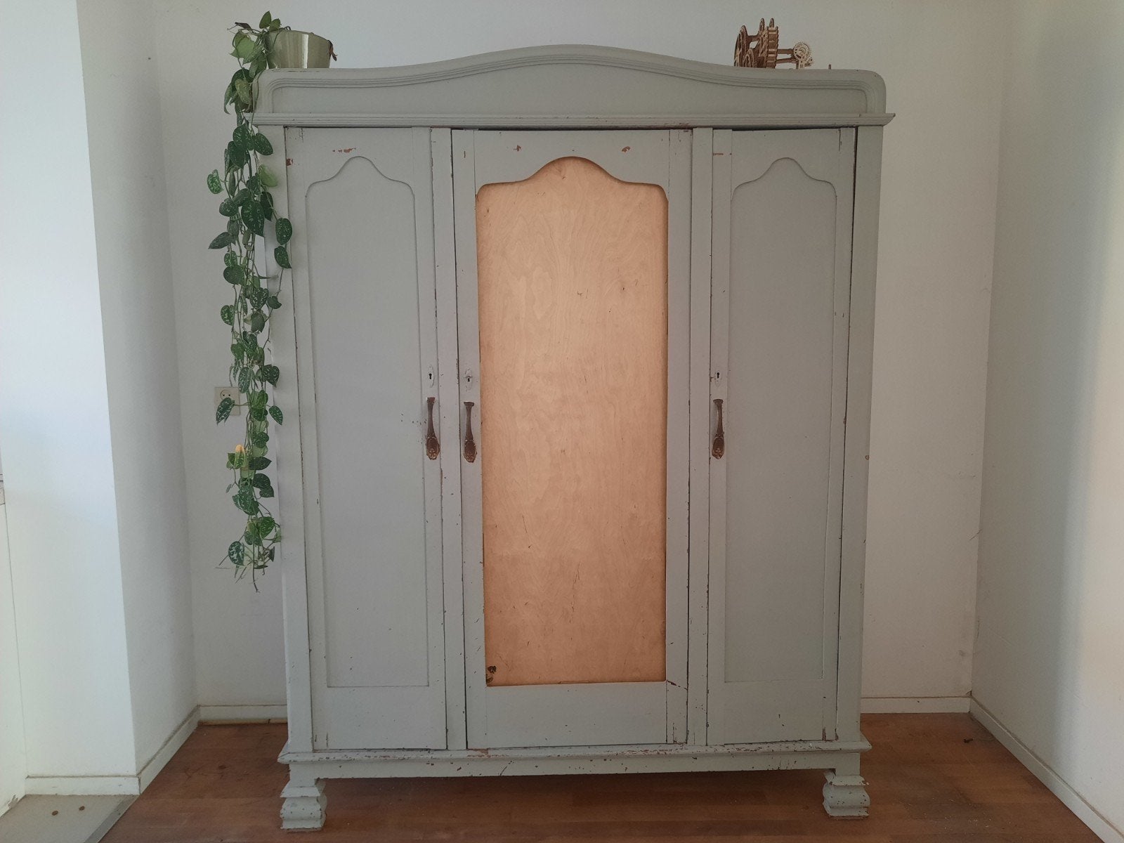 Gratis Vintage Kledingkast met Hangkast en Legplanken, Ophalen of Verzenden