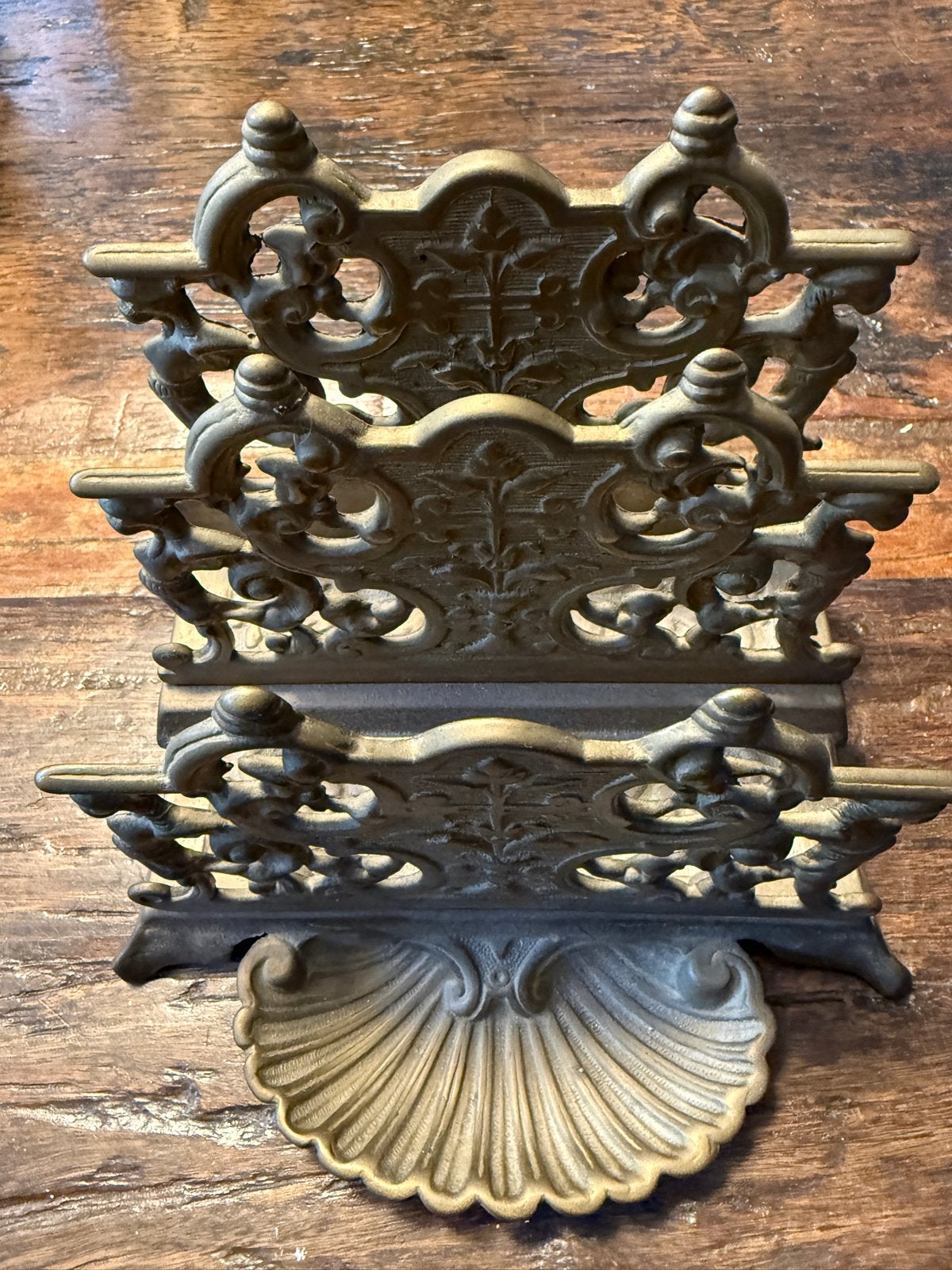 Antieke bronzen of messing brievenhouder met schelpdetail, Ophalen of Verzenden